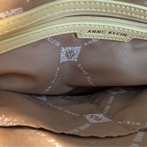 Anne Klein Butter Cream Yellow Purse w/shoulder strap - Picture 8 of 16